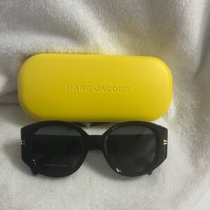 Marc Jacobs Round Black Sunglasses